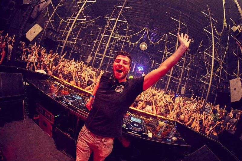 DJ Mini B يطلق أغنية The globe